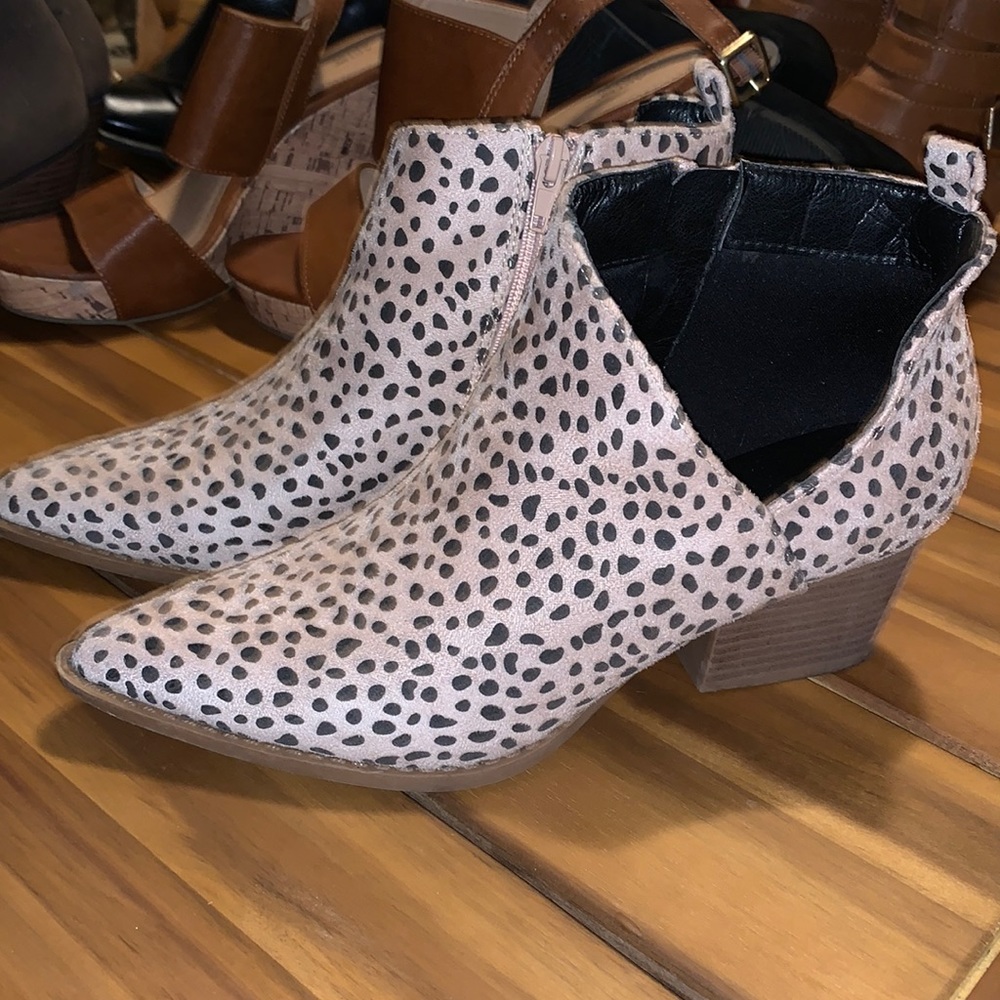 Ankle bootie boots